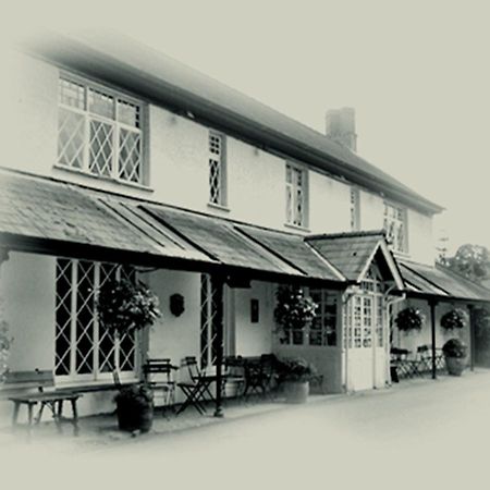 Hotel The Clytha Arms Abergavenny Exterior foto